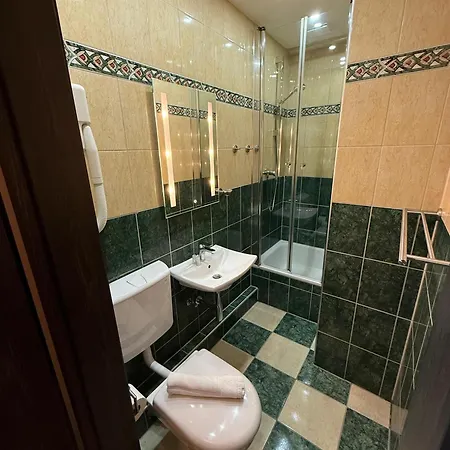 Wali's Hotel 3*