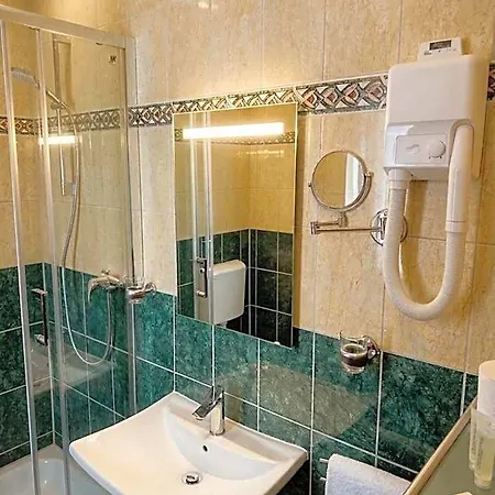 Wali's 3*